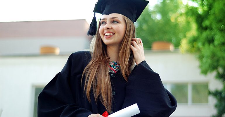 A,Beautiful,Graduate,Girl,In,The,Mantle,Keeps,In,Hands